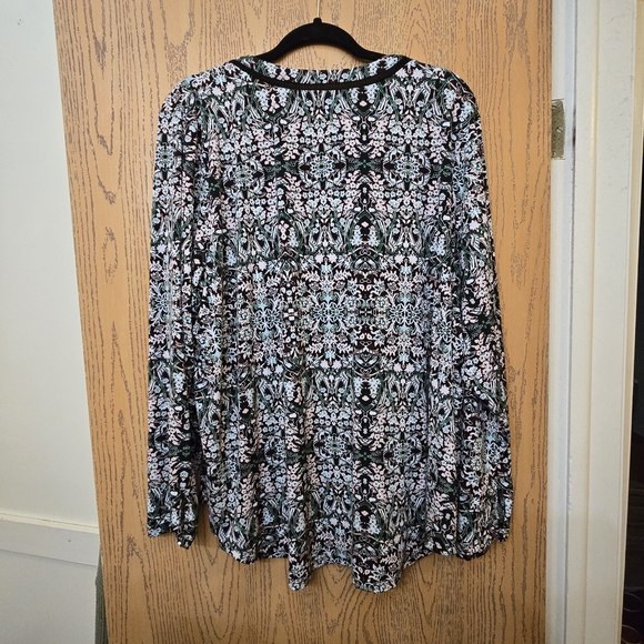 Black and White Patterned Women Top - Picture 5 of 6